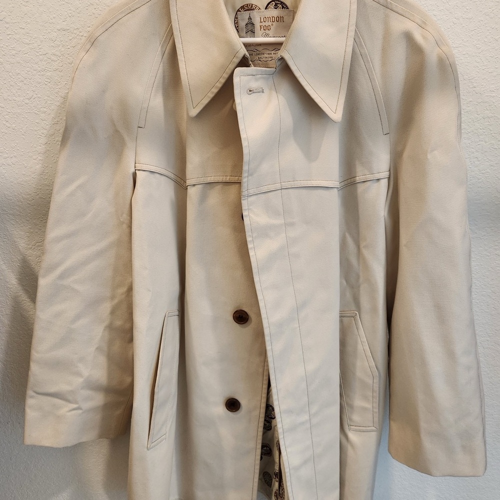 Vintage Rare London Fog Beige Trench Coat w/ USA Commemorative Coin Liner